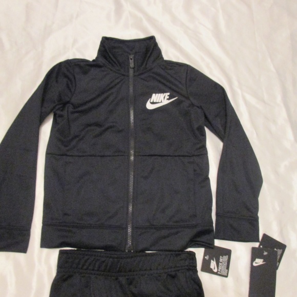 Nike Boys Tracksuit 2 Piece BlackWhite 86E130-023 Brand New with tags - Picture 2 of 8